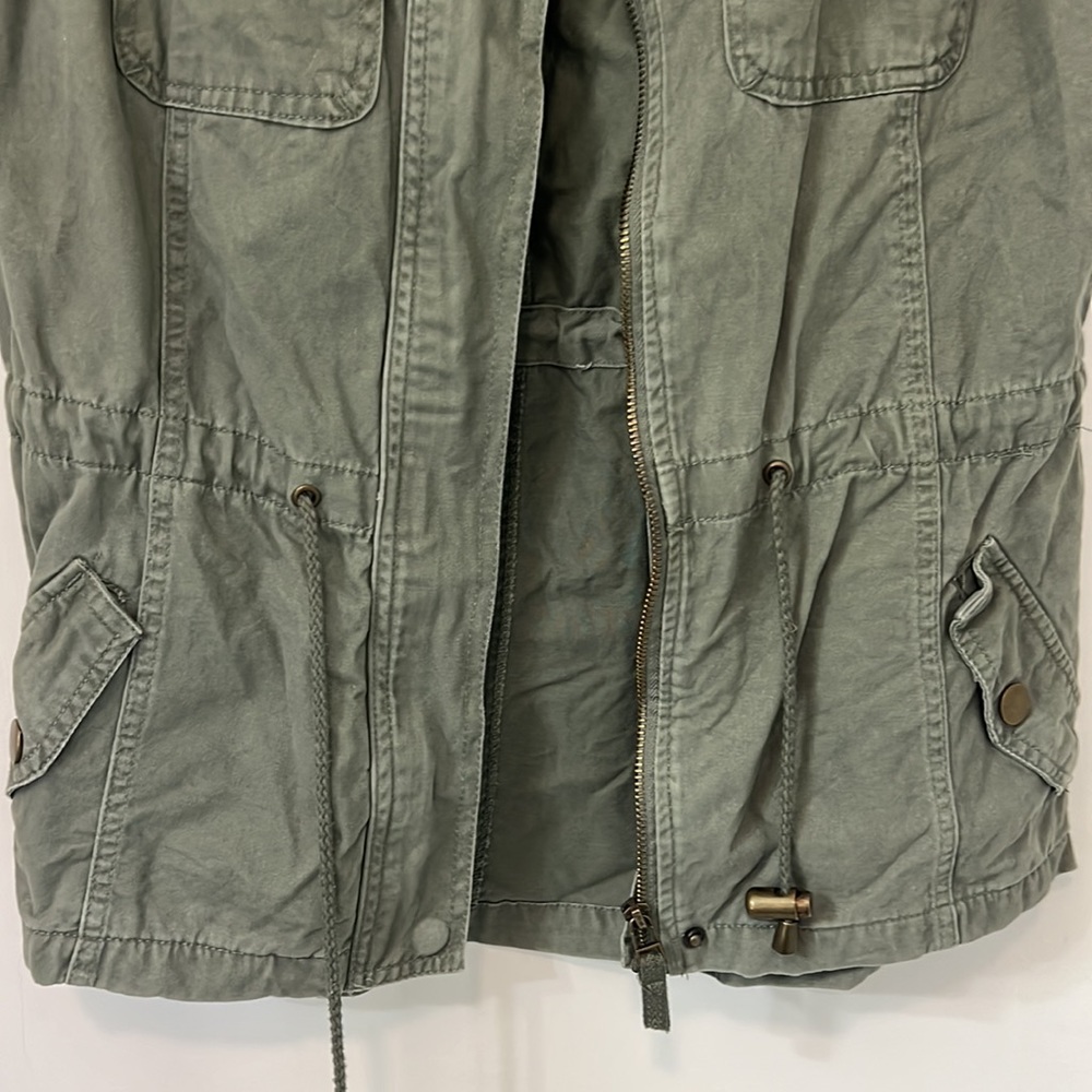 Vest - Picture 3 of 4